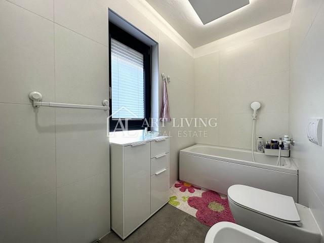 UMAG - MODERNA DVOJNA KUĆA S BAZENOM POVRŠINE 123 m² + OKUĆNICA od 104 m²