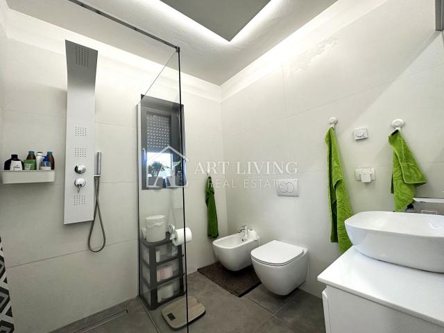 UMAG - MODERNA DVOJNA KUĆA S BAZENOM POVRŠINE 123 m² + OKUĆNICA od 104 m²