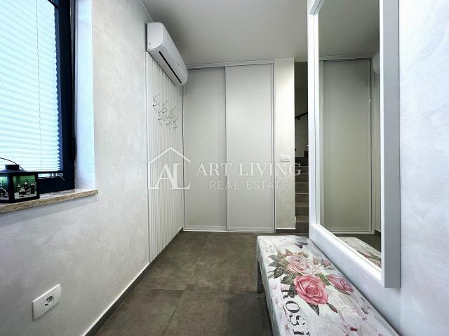 UMAG - MODERNA DVOJNA KUĆA S BAZENOM POVRŠINE 123 m² + OKUĆNICA od 104 m²