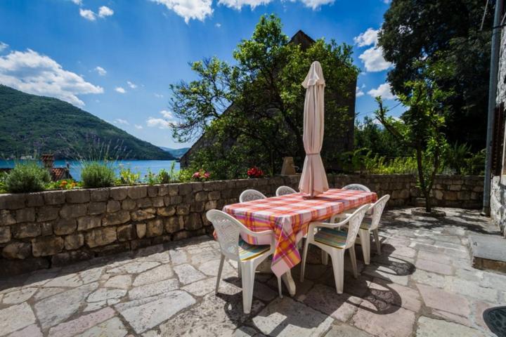Prodaja, Kuća, 136m2 , PERAST