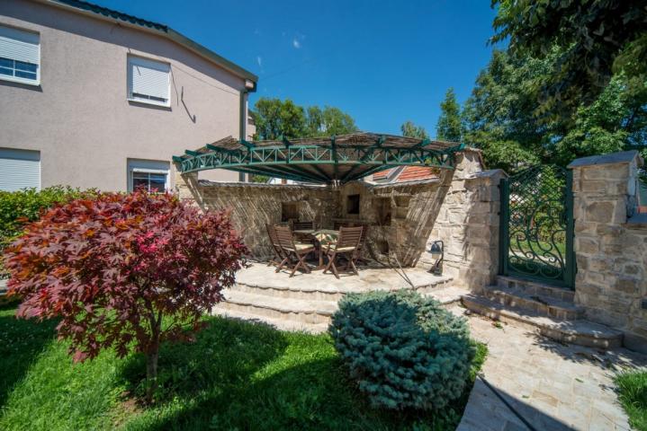 Prodaja, Kuća, 169m2 , Cetinje