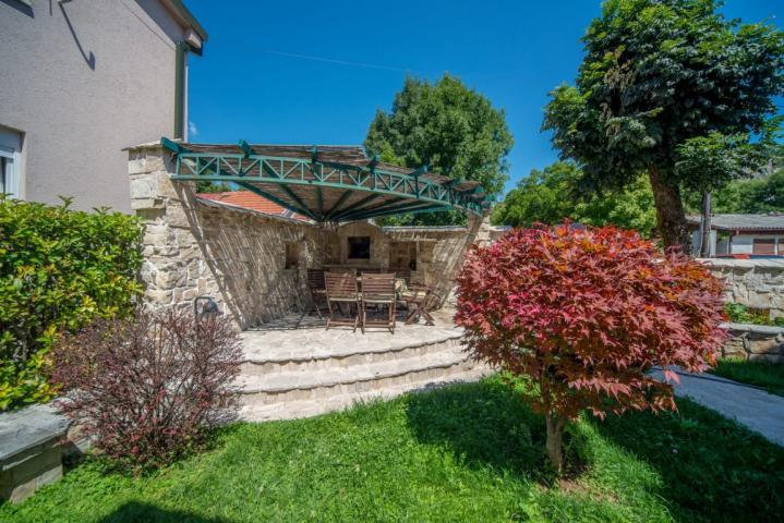 Prodaja, Kuća, 169m2 , Cetinje