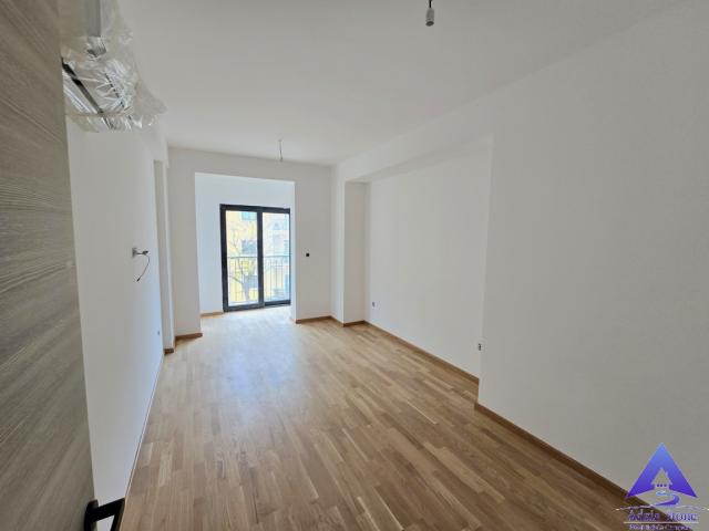 Prodaja, Stan, 114m2 , Adok