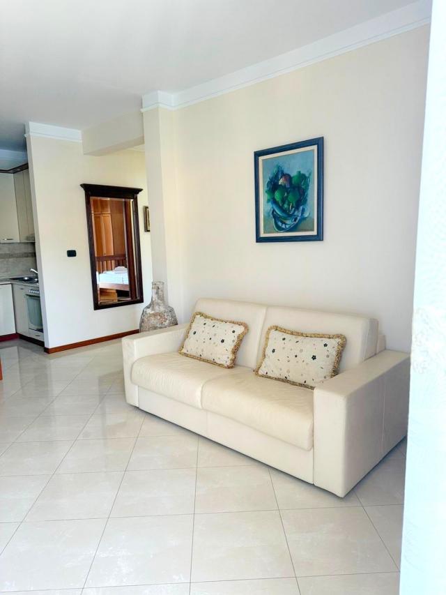 Izdavanje, Stan, 85m2 , Rafailovići