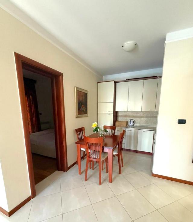 Izdavanje, Stan, 85m2 , Rafailovići