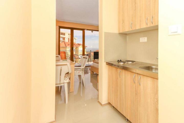 Kuca sa 10 apartmana u centru Petrovca