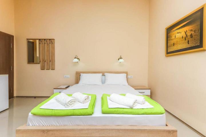 Kuca sa 10 apartmana u centru Petrovca