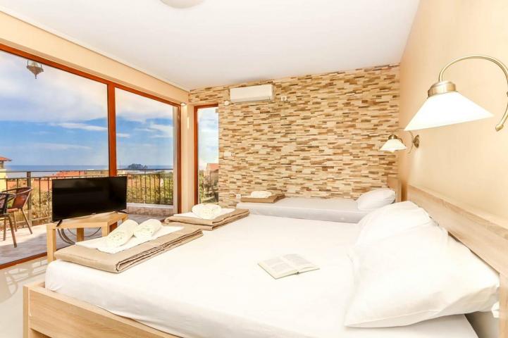 Kuca sa 10 apartmana u centru Petrovca