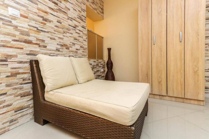 Kuca sa 10 apartmana u centru Petrovca