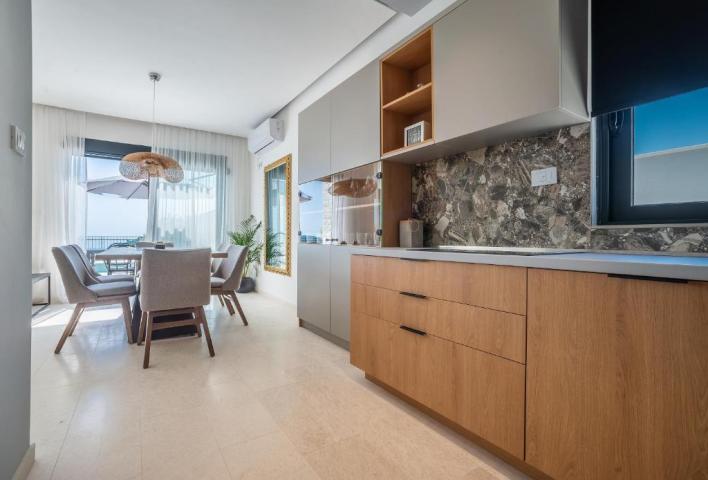 Prodaja, Kuća, 150m2 , BECICI