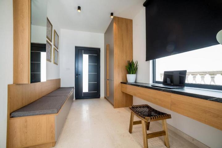 Prodaja, Kuća, 150m2 , BECICI