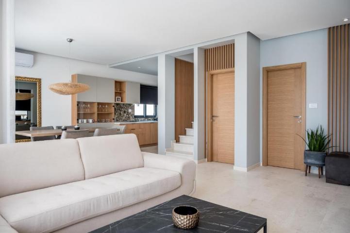 Prodaja, Kuća, 150m2 , BECICI
