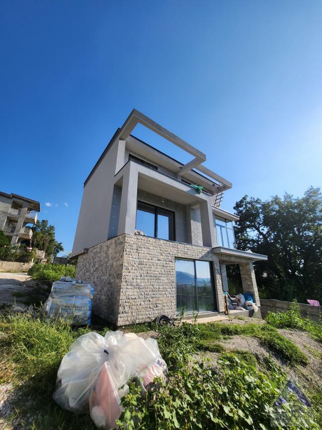 Prodaja, Kuća, 230m2 , Kalimanj