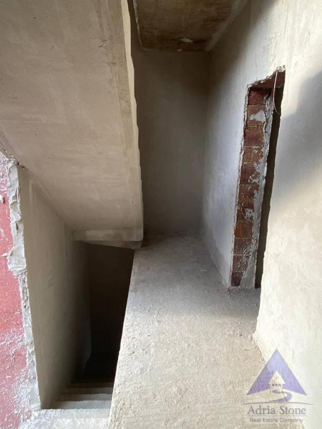 Prodaja, Kuća, 230m2 , Kalimanj