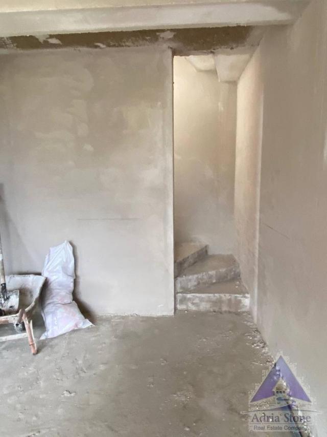 Prodaja, Kuća, 230m2 , Kalimanj