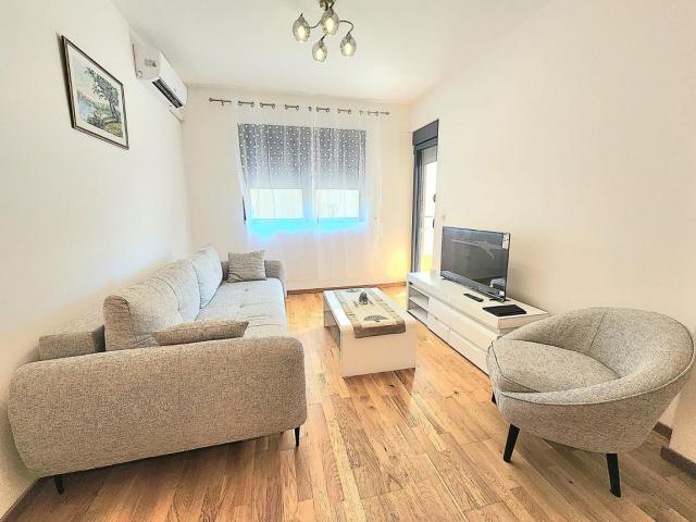 Izdavanje, Stan, 43m2 , Podkošljun