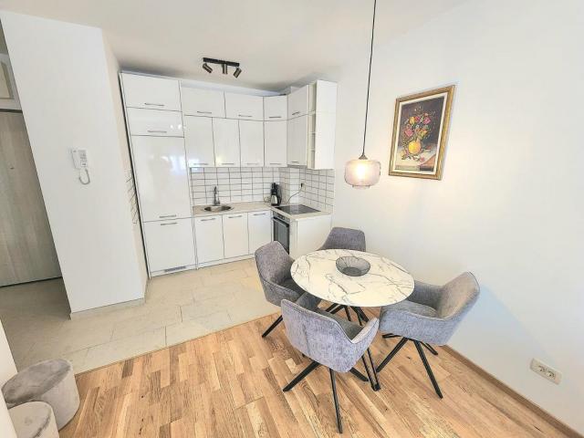 Izdavanje, Stan, 43m2 , Podkošljun