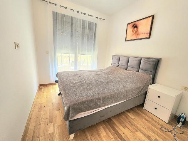 Izdavanje, Stan, 43m2 , Podkošljun