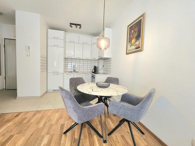 Izdavanje, Stan, 43m2 , Podkošljun