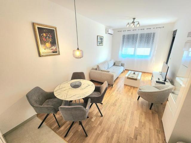 Izdavanje, Stan, 43m2 , Podkošljun