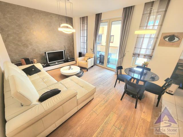 Izdavanje, Stan, 49m2 , Budva