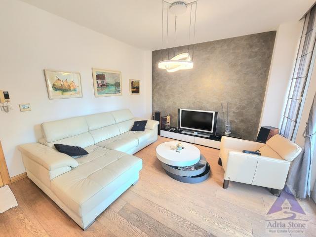 Izdavanje, Stan, 49m2 , Budva