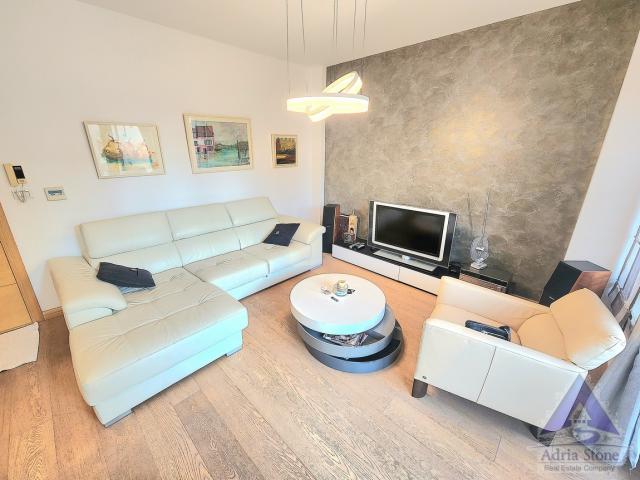 Izdavanje, Stan, 49m2 , Budva