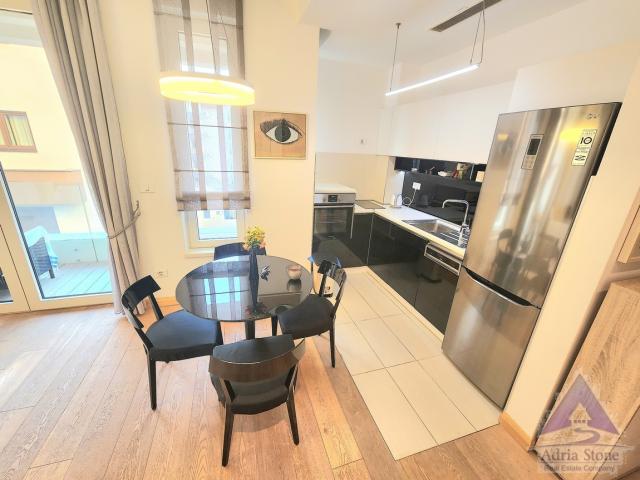 Izdavanje, Stan, 49m2 , Budva