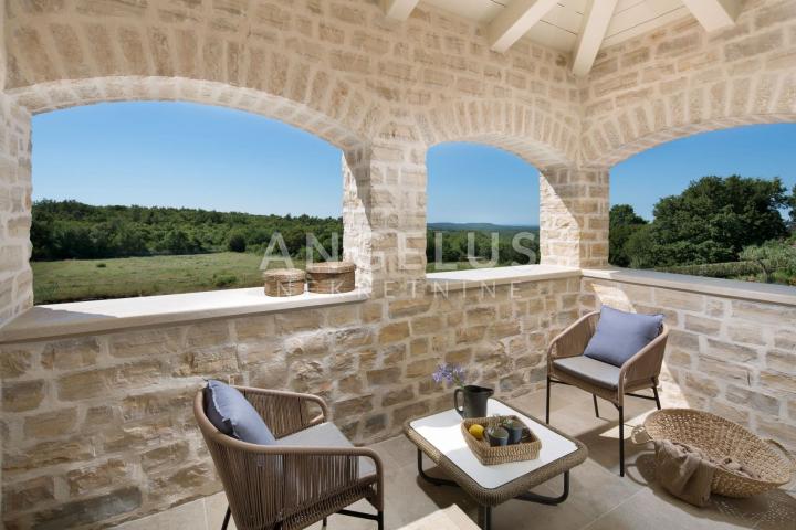 Istra - Ekskluzivna vila sa bazenom i sportskim terenima, 372 m2
