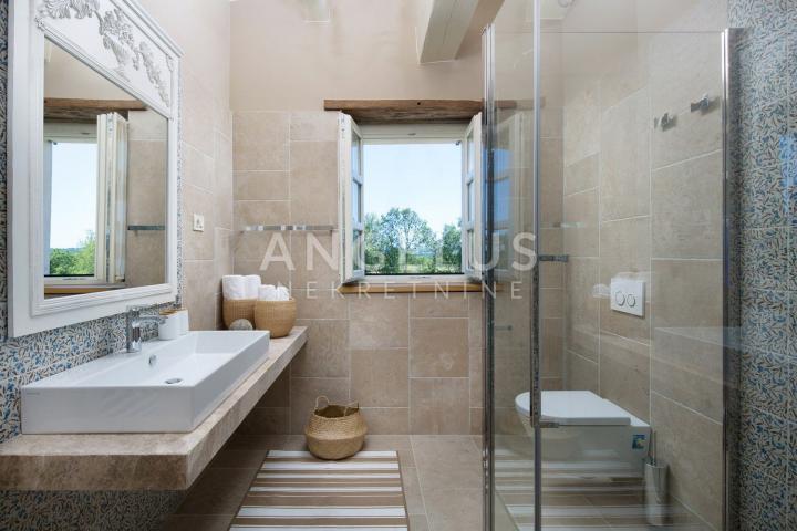 Kroatiren, Istria - Luxusvilla mit Pool und Sportplätzen, 372 m2