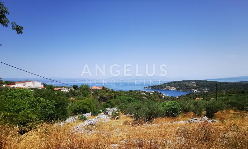 Croatia, Solta - building plot with open sea view, 2085 m2