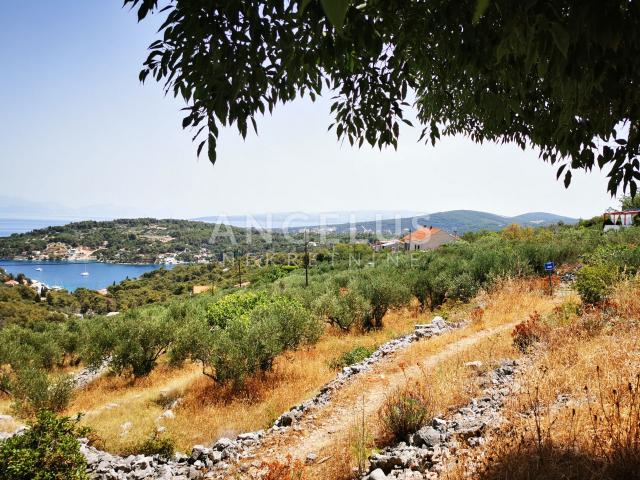 Croatia, Solta - building plot with open sea view, 2085 m2
