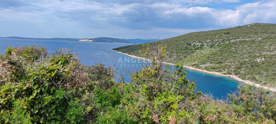 Šolta, Maslinica - građevinsko zemljište s pogledom na more 