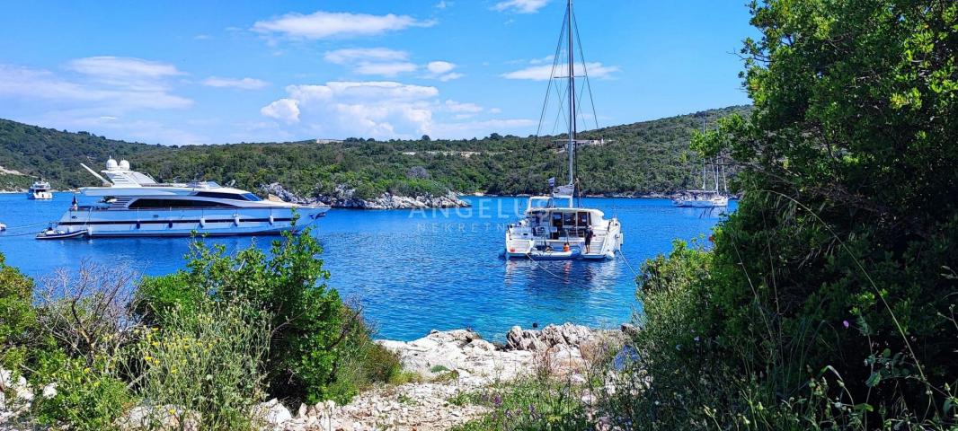 Šolta, Maslinica - građevinsko zemljište s pogledom na more 