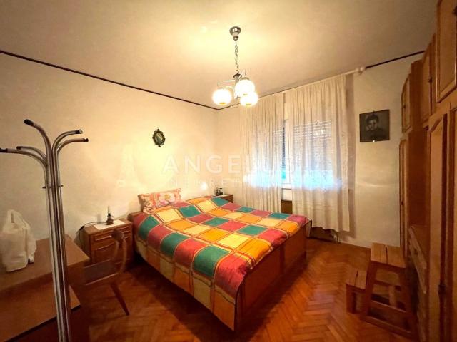 Istra, Umag - kuća s velikom okućnicom