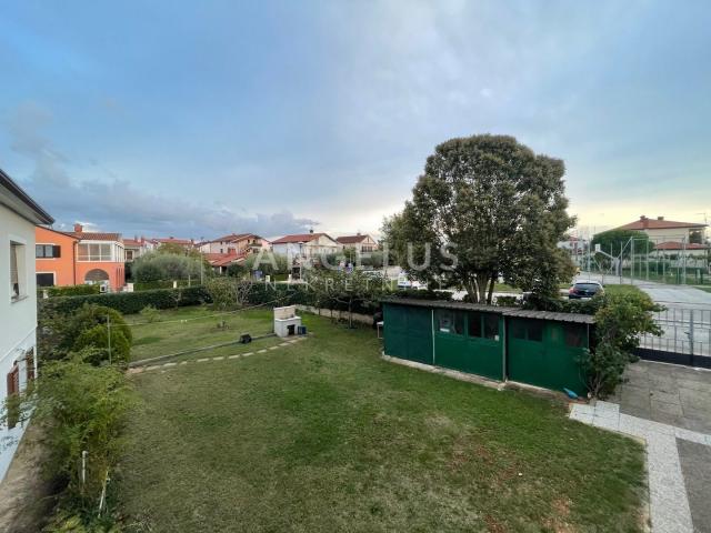 Istra, Umag - kuća s velikom okućnicom