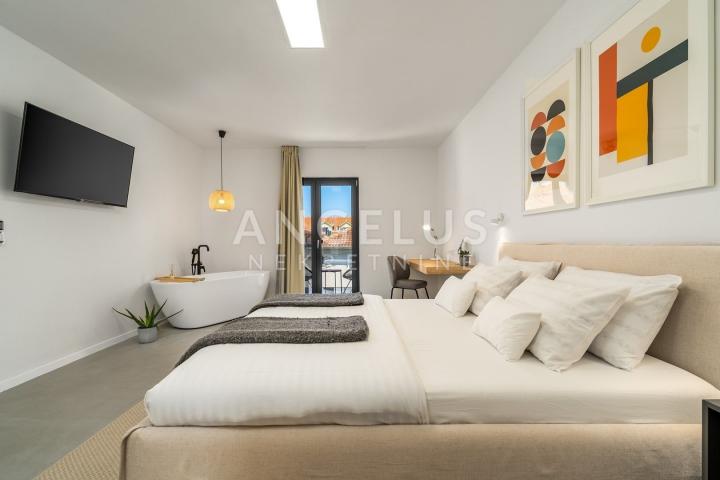 Brač - Luksuzna moderna vila s bazenom, saunom i pogledom na more, 366 m2