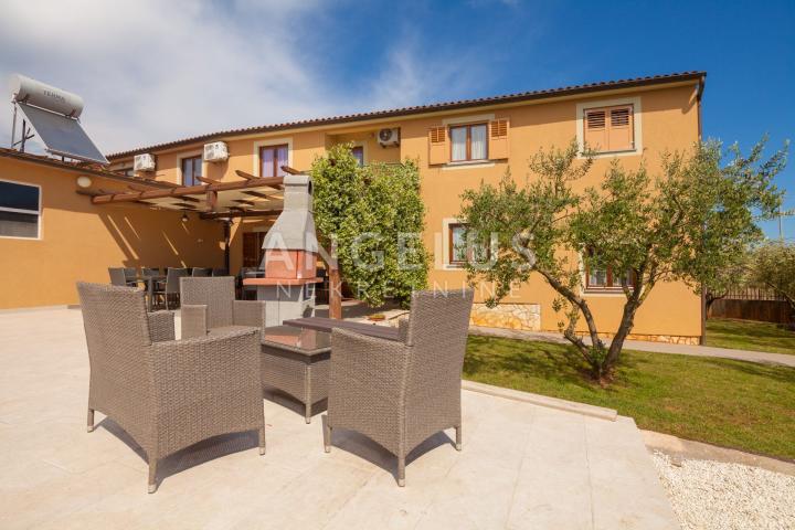 Istra, Banjole - kuća za odmor 500m2 s bazenom