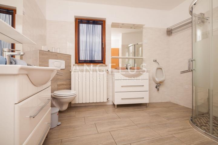 Istra, Banjole - kuća za odmor 500m2 s bazenom