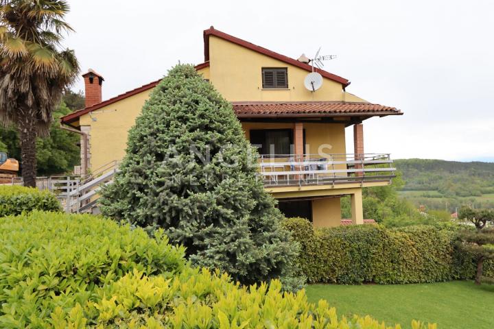 Istra, Pazin - dvojna kuća sa predivnim pogledom, 208m2, Prodaja!
