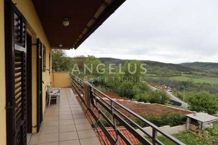 Istra, Pazin - dvojna kuća sa predivnim pogledom, 208m2, Prodaja!