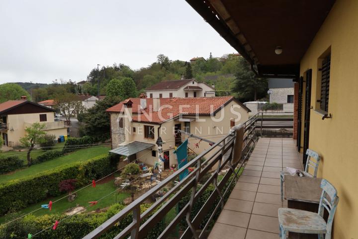 Istra, Pazin - dvojna kuća sa predivnim pogledom, 208m2, Prodaja!