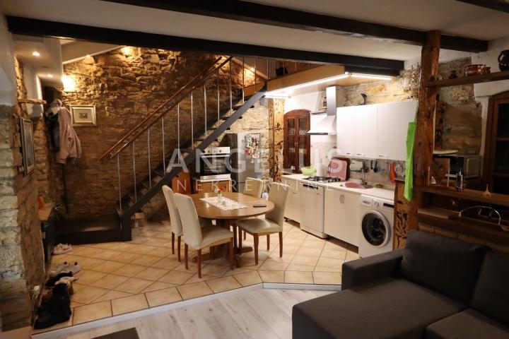 Istra, Pazin - dvojna kuća sa predivnim pogledom, 208m2, Prodaja!