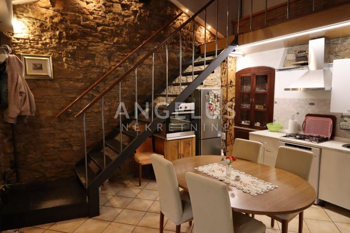 Istra, Pazin - dvojna kuća sa predivnim pogledom, 208m2, Prodaja!