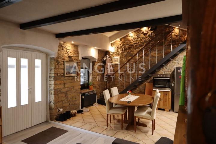 Istra, Pazin - dvojna kuća sa predivnim pogledom, 208m2, Prodaja!