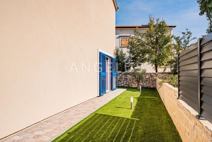 Krk, Dobrinj - Luksuzna vila s bazenom 300m2