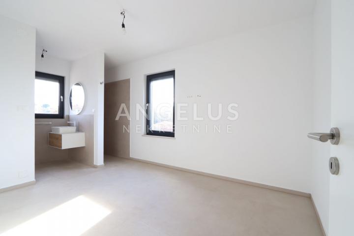 Istra, Poreč - dvoetažni stan s pogledom na more 120m2