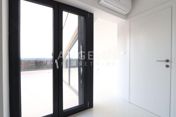 Istra, Poreč - dvoetažni stan s pogledom na more 120m2