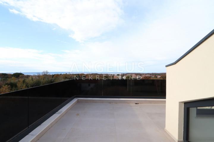 Istra, Poreč - dvoetažni stan s pogledom na more 120m2