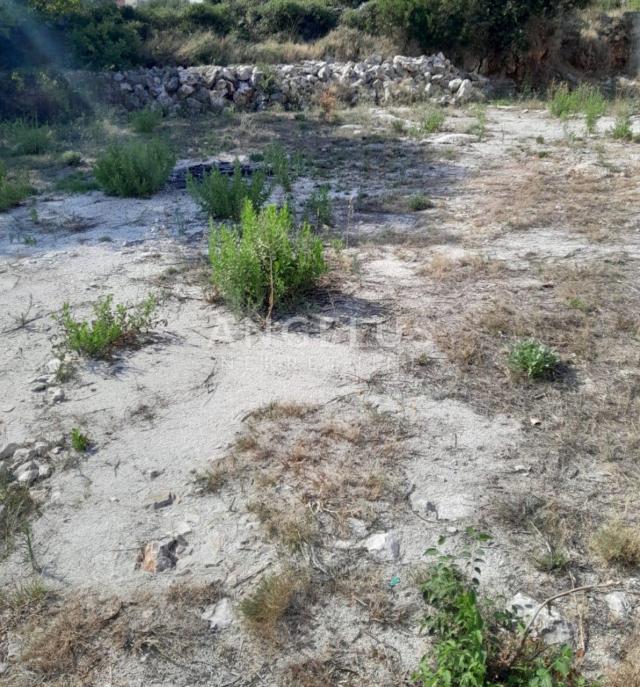 Marina, Vinišće - građevinsko zemljište u blizini plaže, 480 m 2
